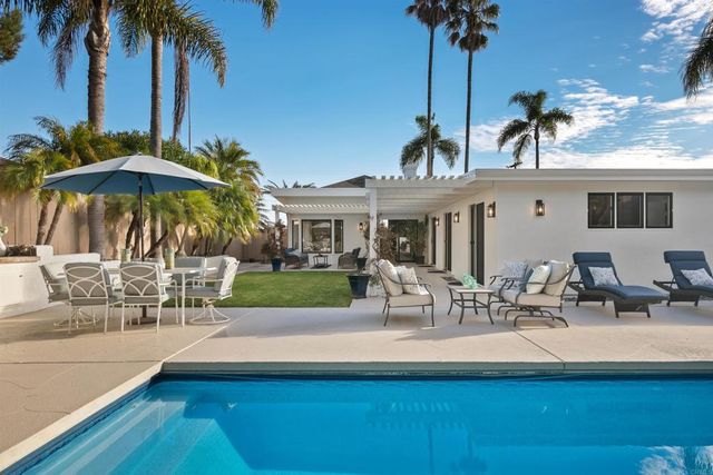 $4,395,000 | 5918 Germaine Lane, La Jolla, CA 92037