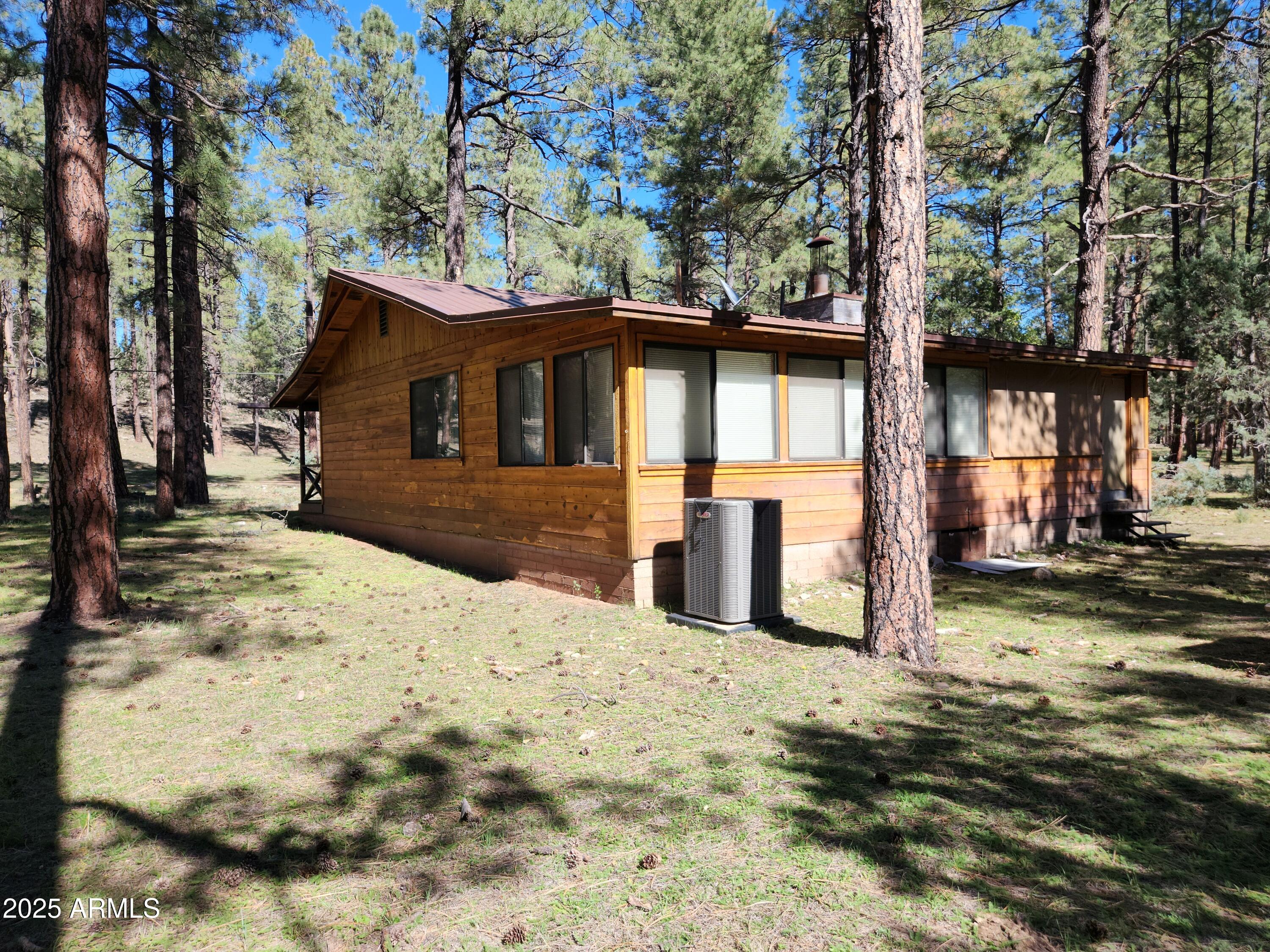 247 West Diamond Road Payson, AZ 85541 - Photo 41 of 42 a front view of a house with a yard covered in snow