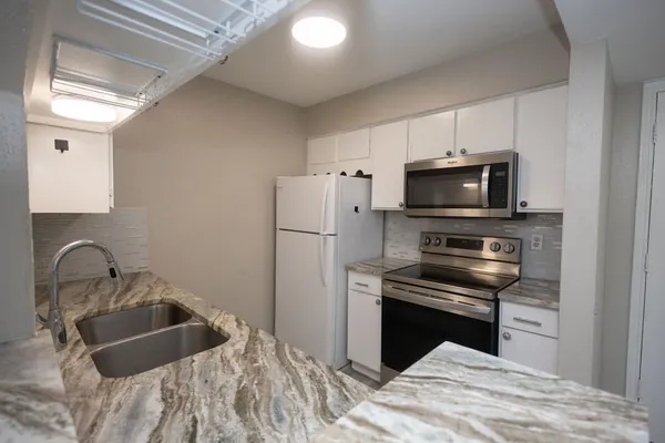 $1,150 | 4647 Wild Indigo Street, Unit 355, Houston, TX 77027