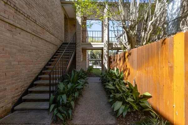 $1,150 | 4647 Wild Indigo Street, Unit 355, Houston, TX 77027