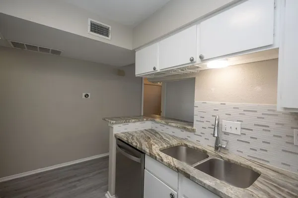 $1,150 | 4647 Wild Indigo Street, Unit 355, Houston, TX 77027
