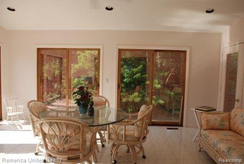 36700 West Eleven Mile Road Farmington, MI 48331 - Photo 10 of 15 Florida room 2.JPG