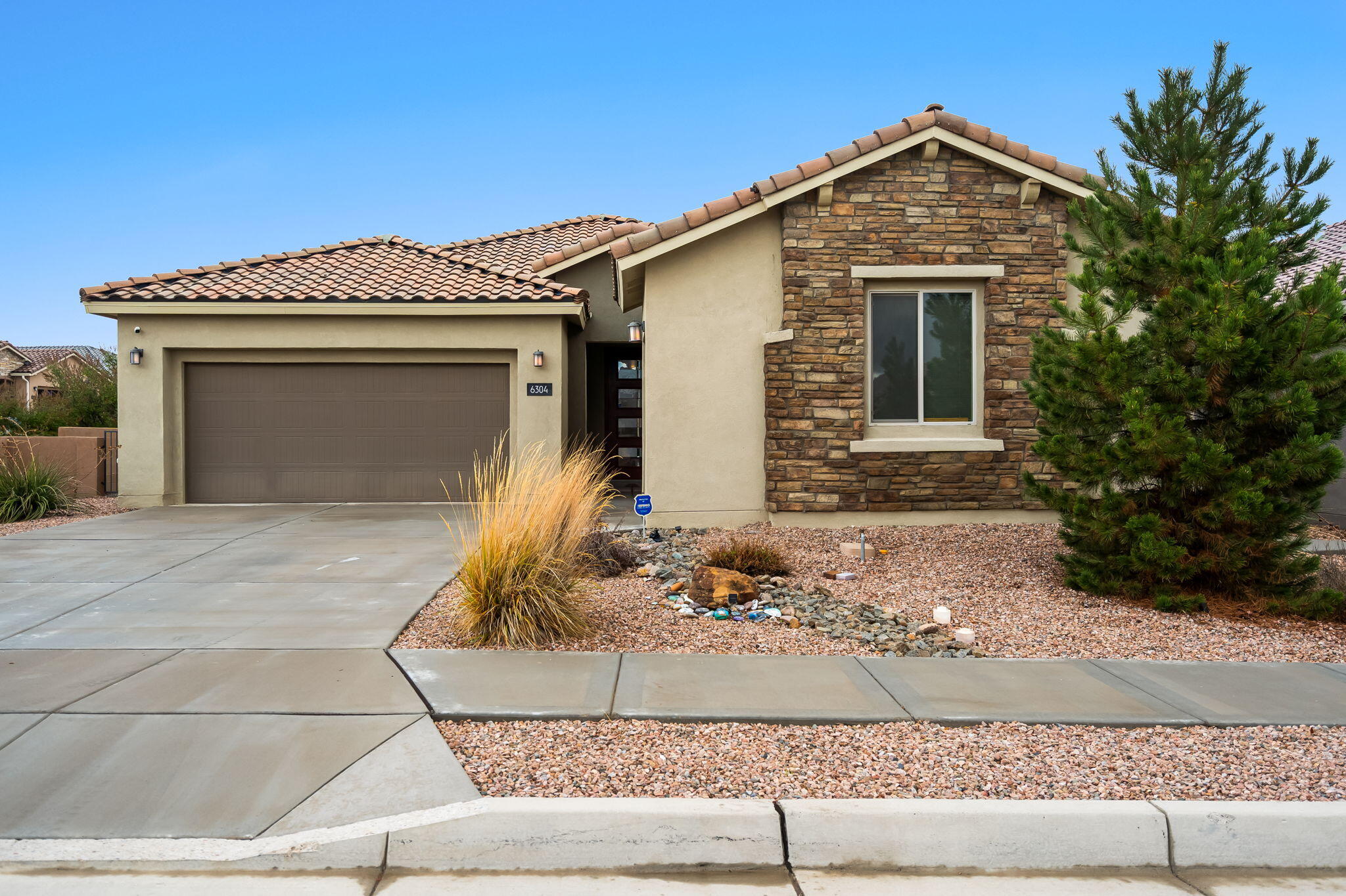 6304 Acadia Lane Northeast Rio Rancho, NM 87144 - Photo 3 of 39 Gallery Image 3