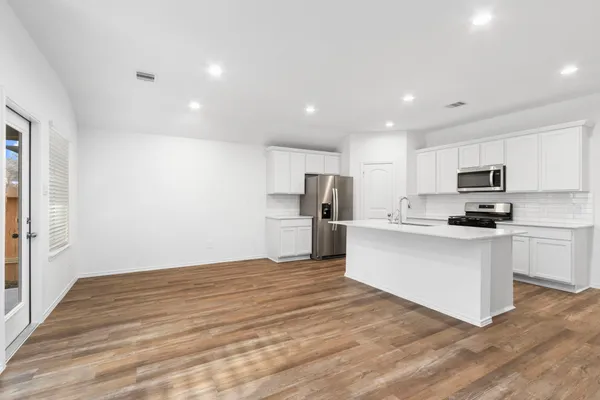 $2,400 | 507 Cicero Lane, Pinehurst, TX 77362