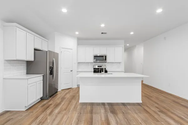 $2,400 | 507 Cicero Lane, Pinehurst, TX 77362