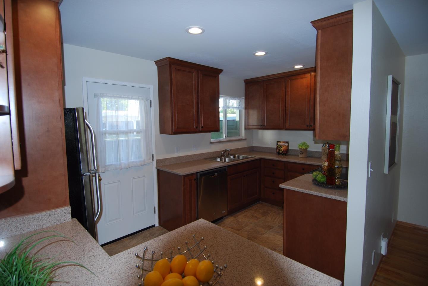 184 Centre Street Mountain View, CA 94041 - Photo 12 of 48