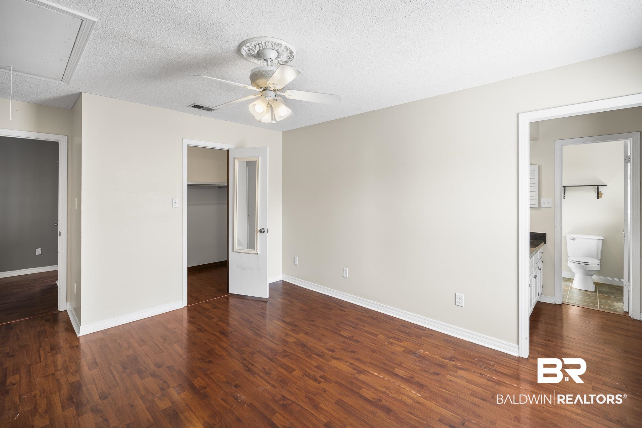 6513 Cedar Bend Court, Unit B Mobile, AL 36608 - Photo 11 of 23 Primary Bedroom with en-suite