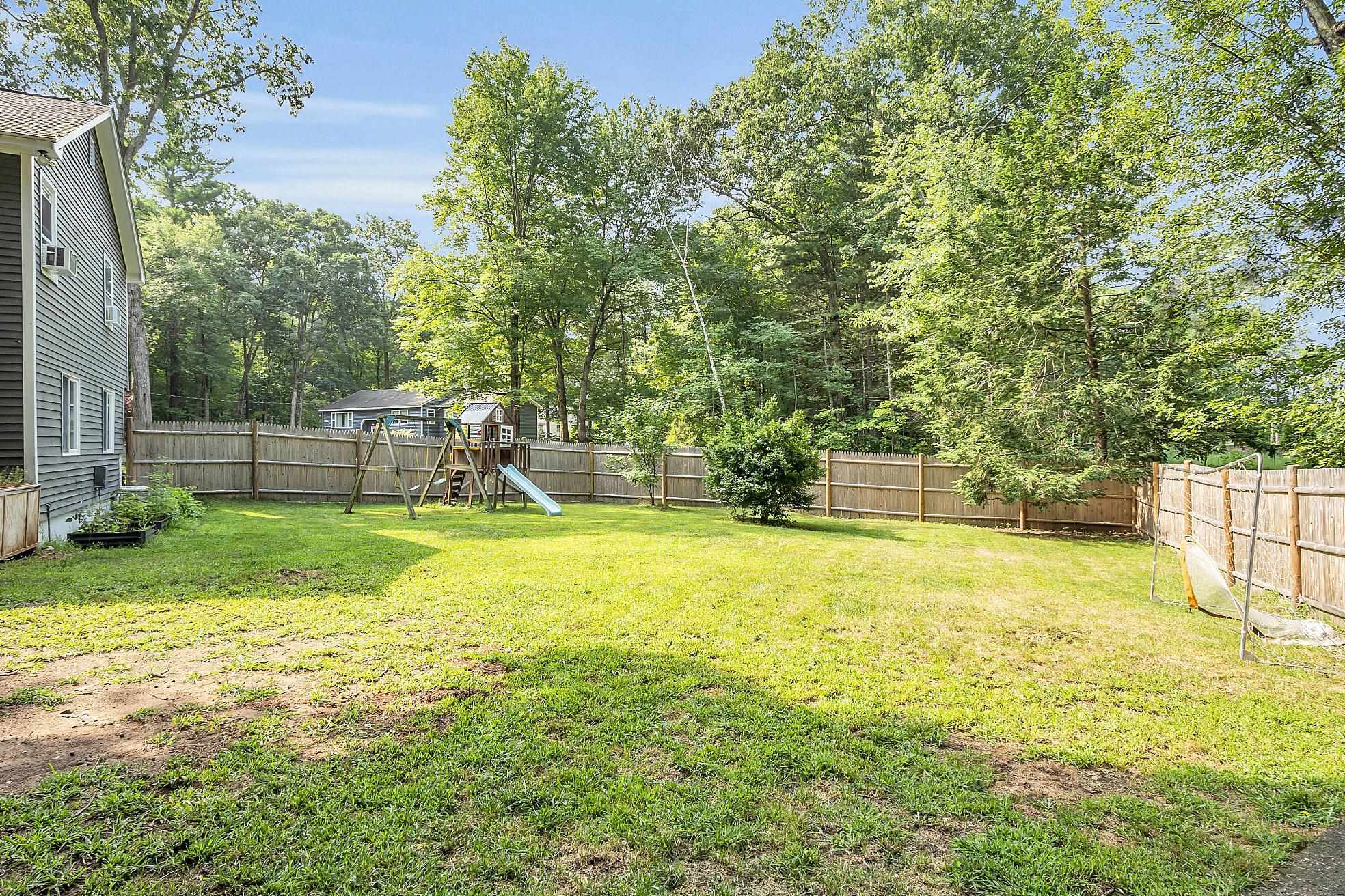 50 Conleys Grove Road Derry, NH 03038 - Photo 23 of 38