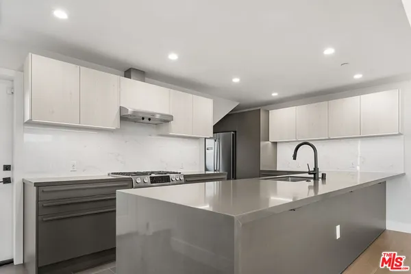 $6,875 | 807 North Detroit Street, Los Angeles, CA 90046