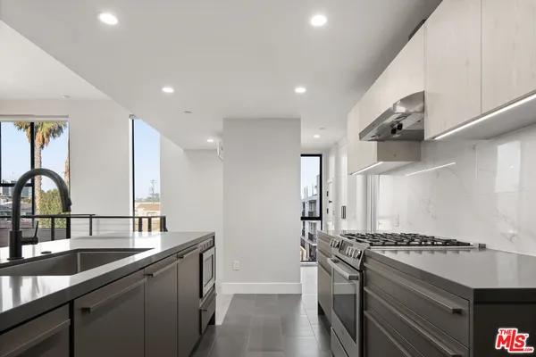 $6,875 | 807 North Detroit Street, Los Angeles, CA 90046