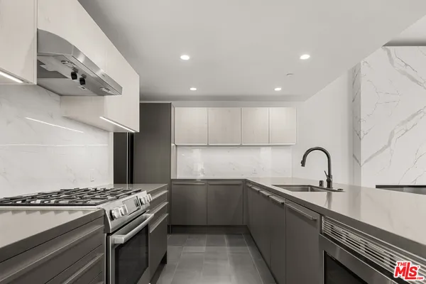 $6,875 | 807 North Detroit Street, Los Angeles, CA 90046