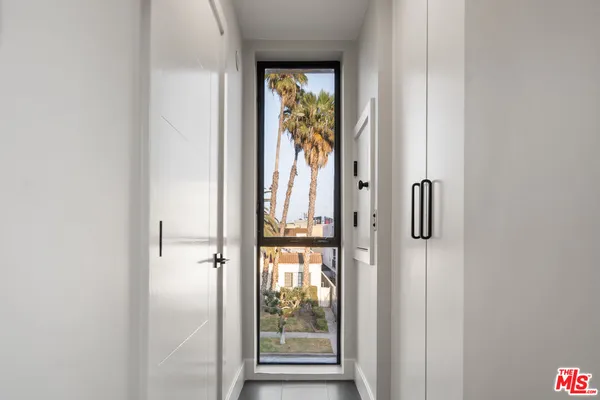$6,875 | 807 North Detroit Street, Los Angeles, CA 90046