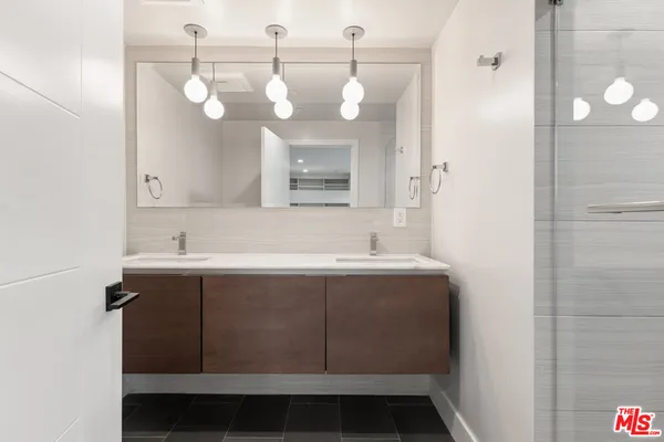 $6,875 | 807 North Detroit Street, Los Angeles, CA 90046