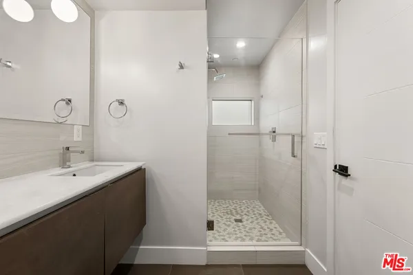 $6,875 | 807 North Detroit Street, Los Angeles, CA 90046