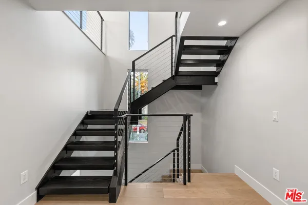 $6,875 | 807 North Detroit Street, Los Angeles, CA 90046