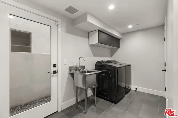 $6,875 | 807 North Detroit Street, Los Angeles, CA 90046