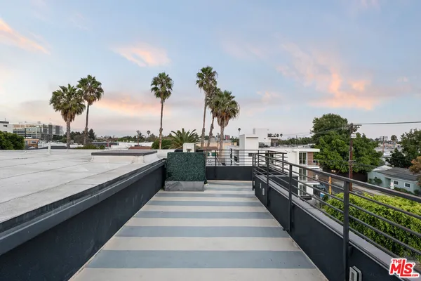 $6,875 | 807 North Detroit Street, Los Angeles, CA 90046