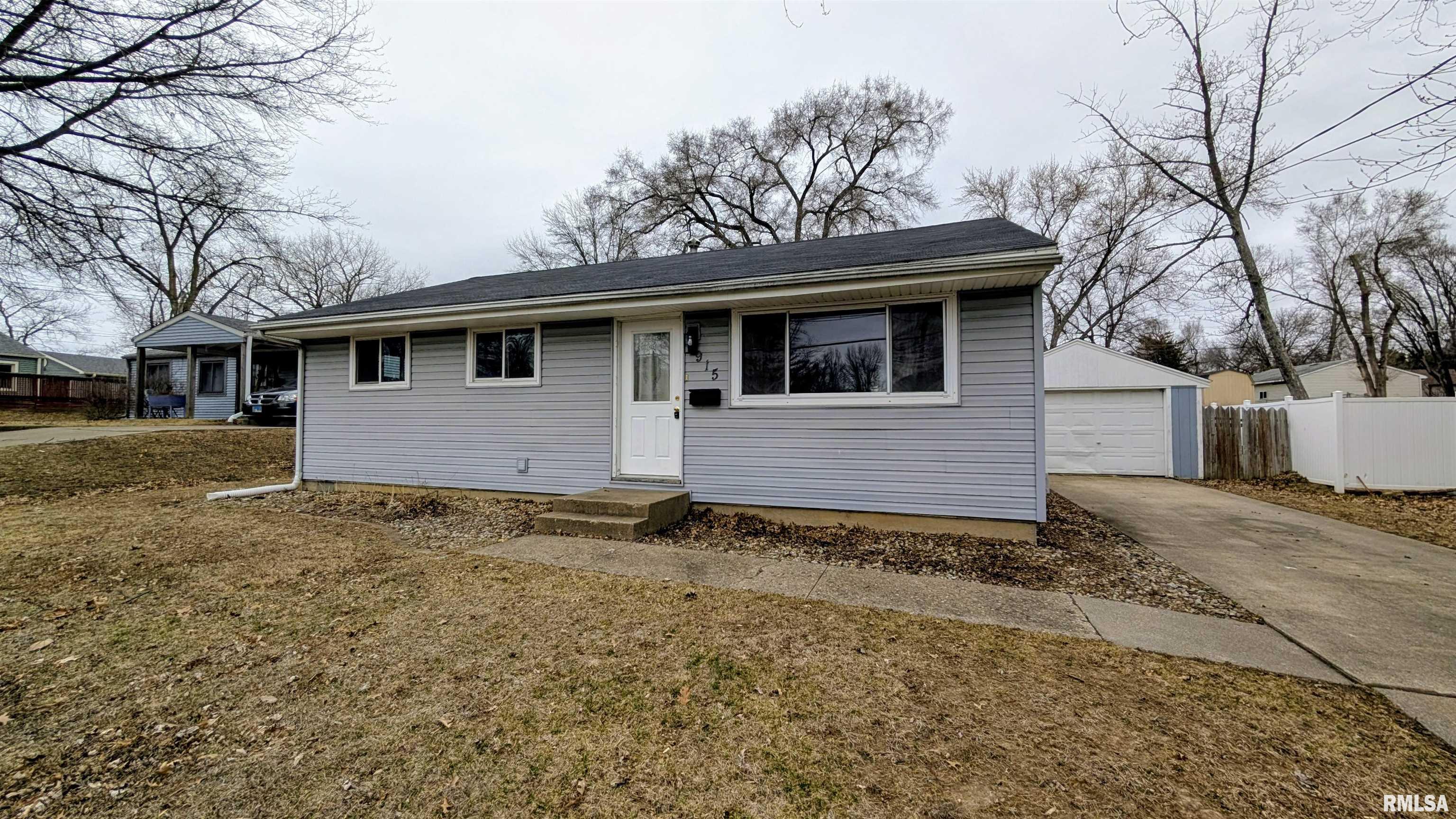 915 Lincoln Road Marquette Heights, IL 61554 - Photo 2 of 23