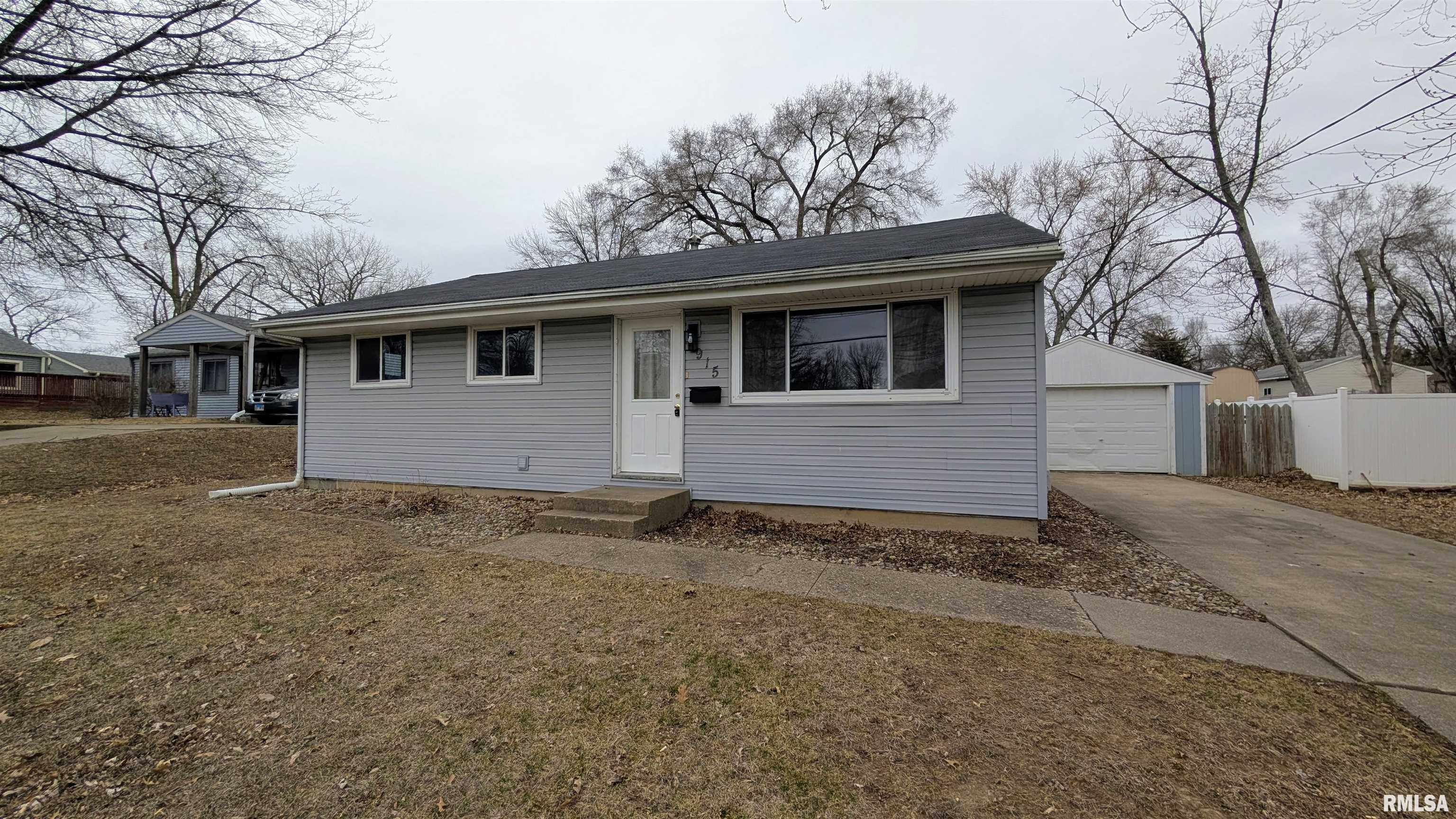 915 Lincoln Road Marquette Heights, IL 61554 - Photo 3 of 23