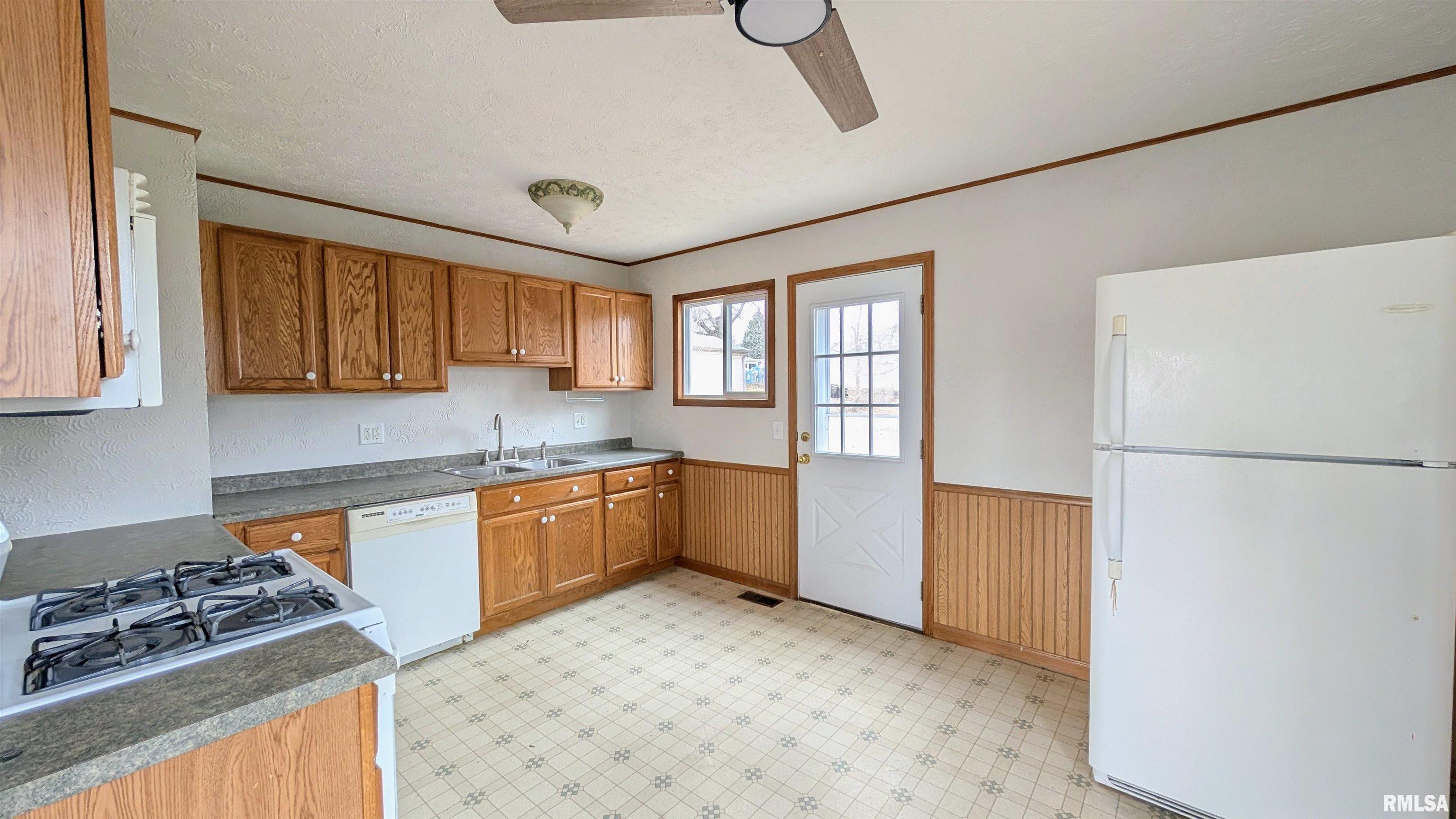 915 Lincoln Road Marquette Heights, IL 61554 - Photo 7 of 23