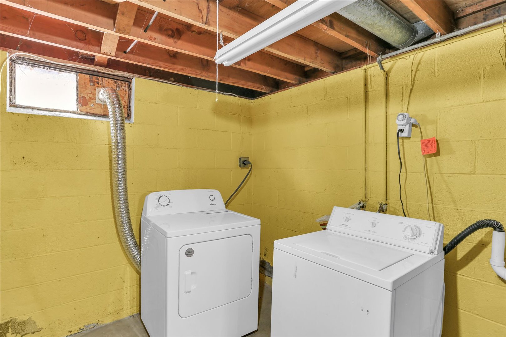 913 West Union Street Champaign, IL 61821 - Photo 26 of 32 a utility room with dryer and washer