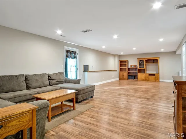 $399,000 | 425 Mockingbird Lane, Waterloo, IL 62298