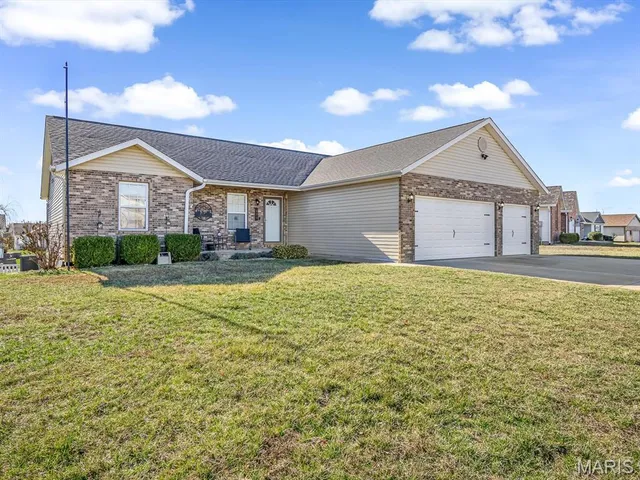 $399,000 | 425 Mockingbird Lane, Waterloo, IL 62298