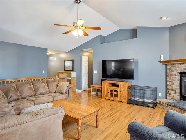 $399,000 | 425 Mockingbird Lane, Waterloo, IL 62298