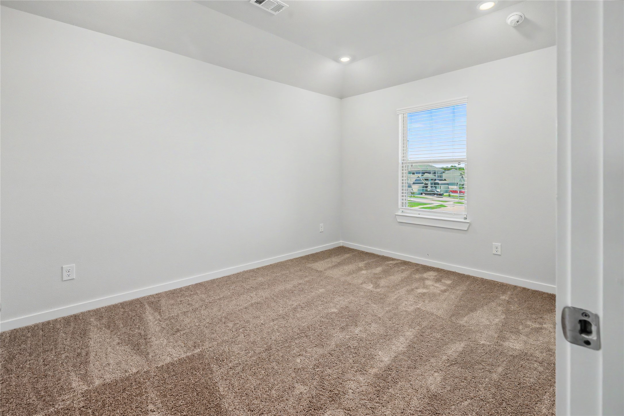 6426 Bolinas Court Rosharon, TX 77583 - Photo 32 of 49 an empty room with a window