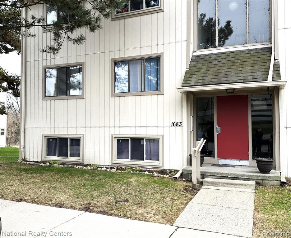 1683 Riverside Drive, Unit 3 Rochester Hills, MI 48309 - Photo 1 of 29