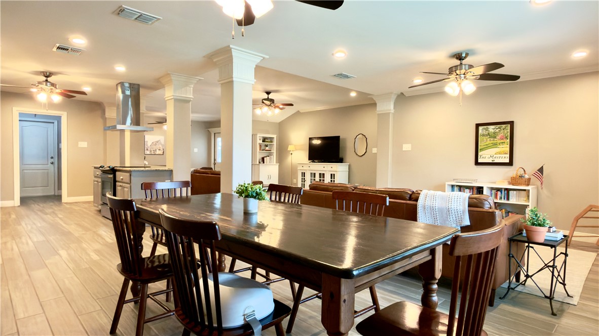 638 Moray Place Corpus Christi, TX 78411 - Photo 5 of 34