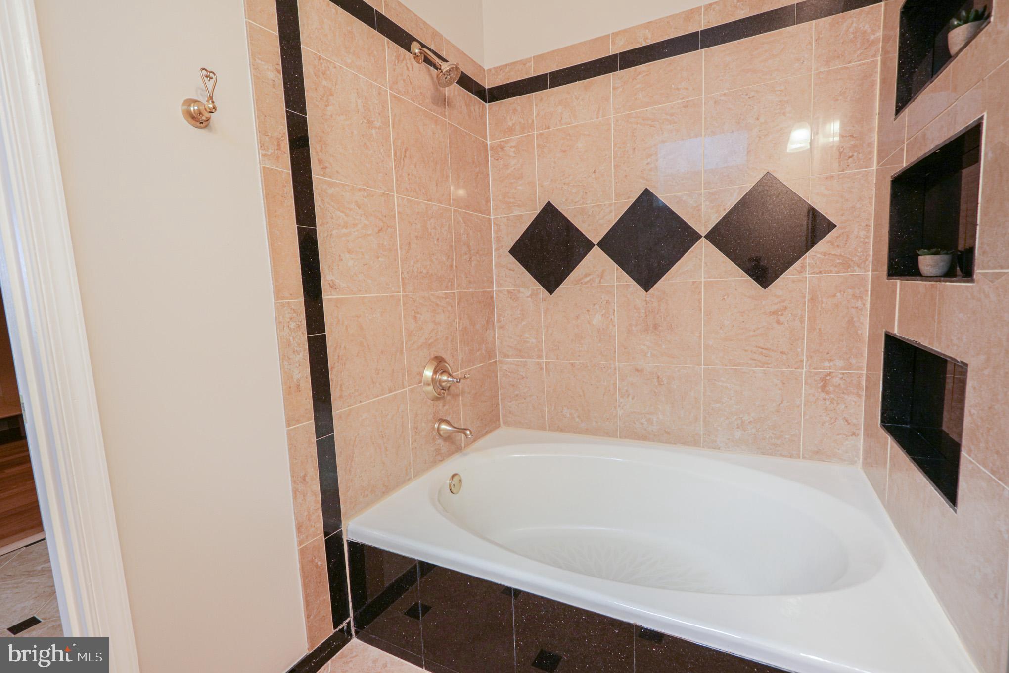 2103 Colts Neck Court Reston, VA 20191 - Photo 35 of 52 Primary Bath
