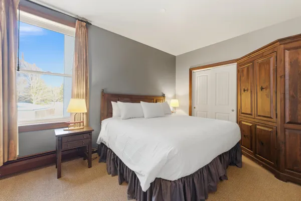 $875,000 | 43 Middle Ridge Road, Unit 209, South Londonderry, VT 05155