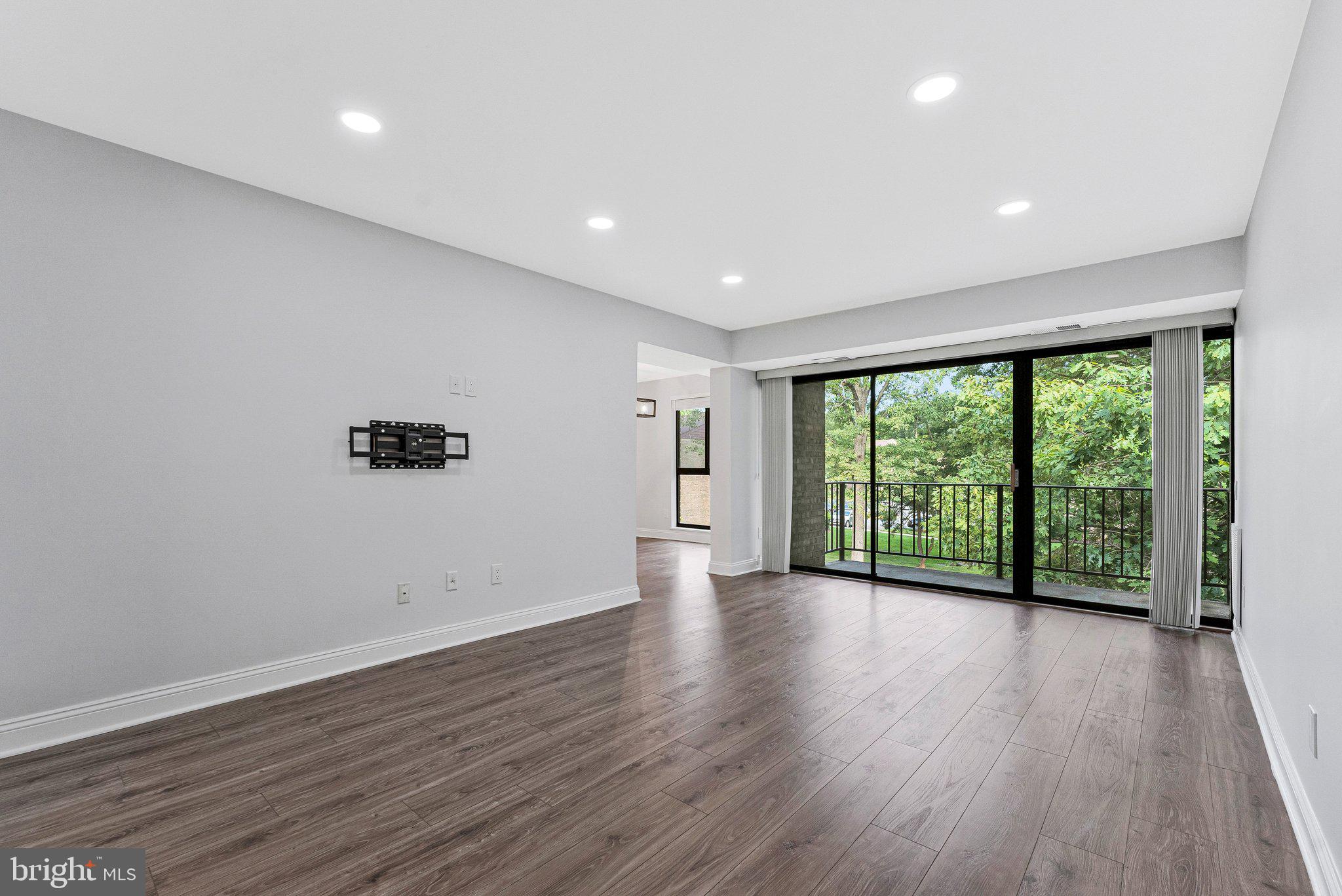 2012 Colts Neck Road, Unit 21A Reston, VA 20191 - Photo 5 of 44 Bright and airy living space awaits.
