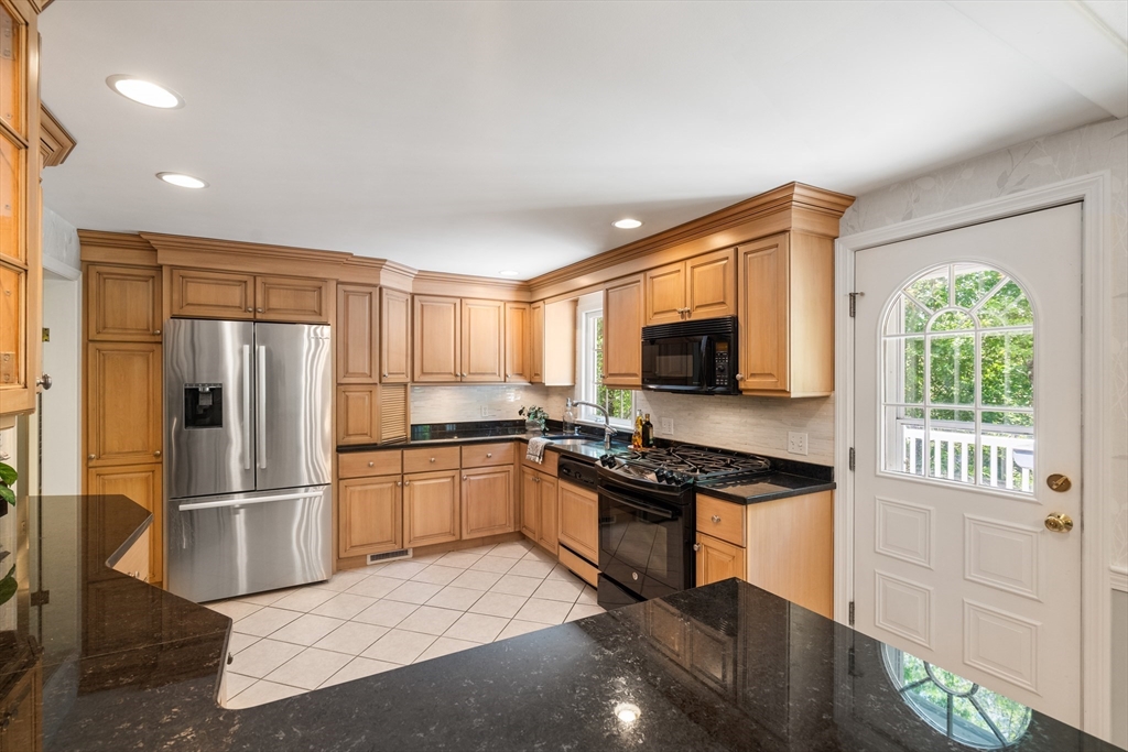 17 Keith Road Wayland, MA 01778 - Photo 13 of 35 Gallery Image 13