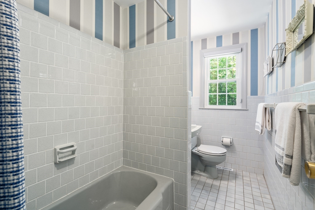 17 Keith Road Wayland, MA 01778 - Photo 15 of 35 Gallery Image 15