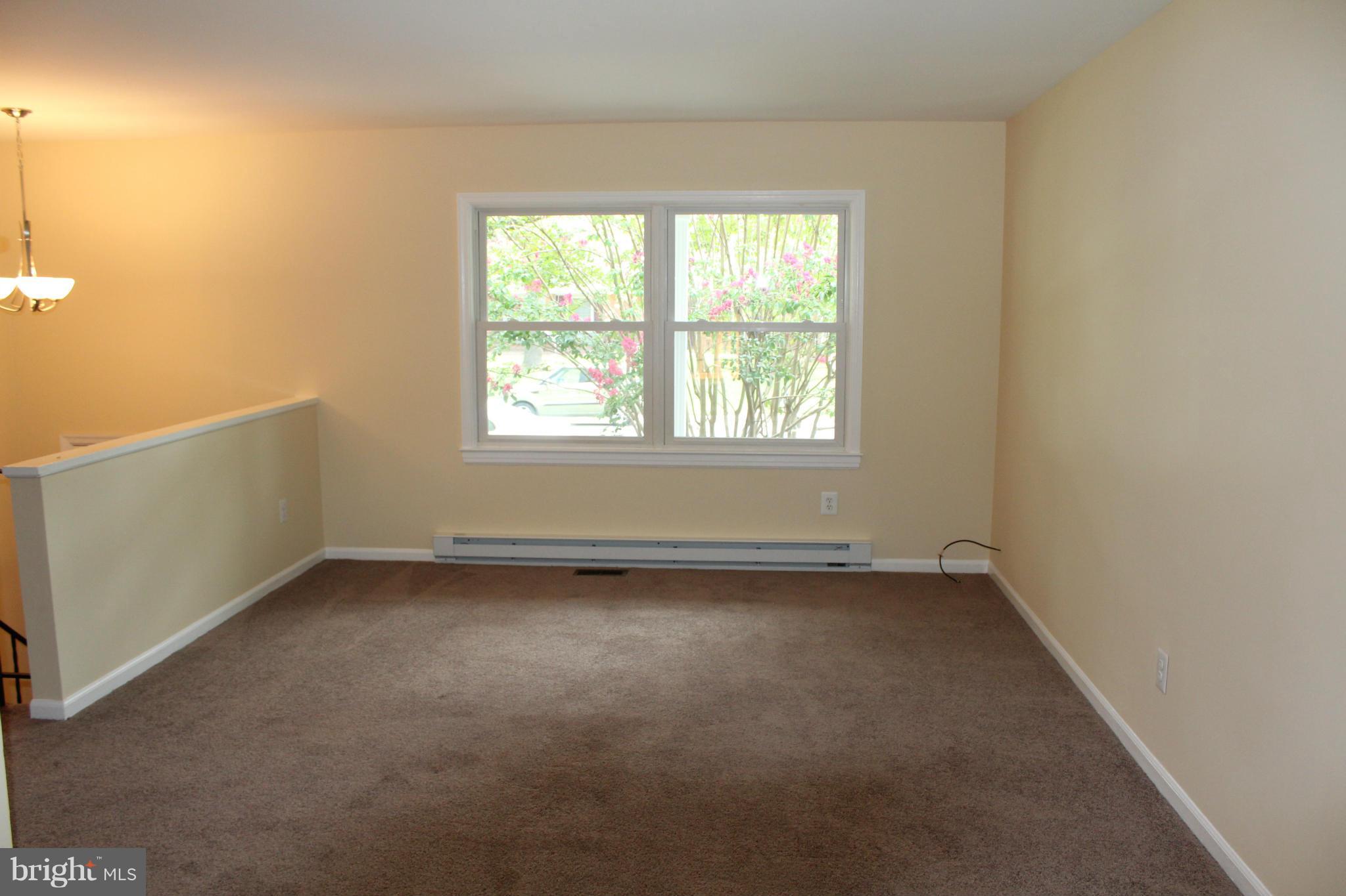 111 Kennedy Road Sterling, VA 20164 - Photo 7 of 21 Living Room
