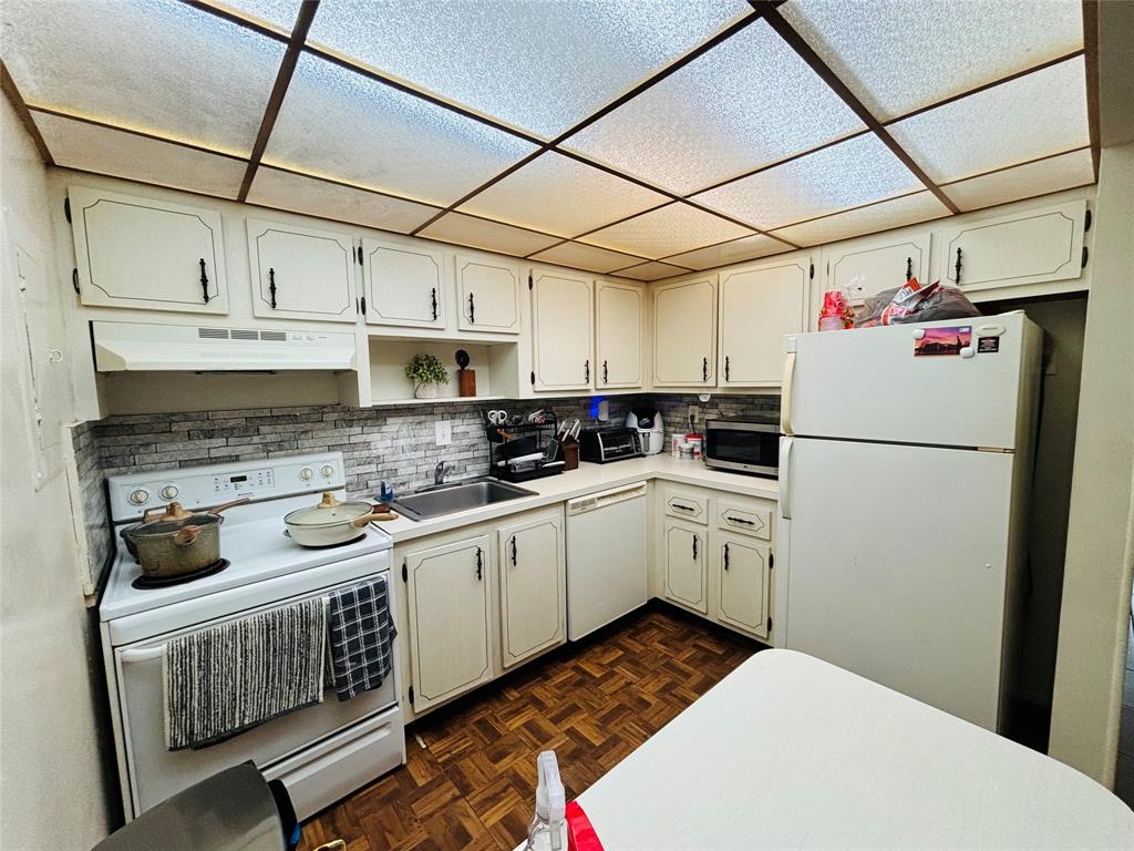 7300 Northwest 17th Street, Unit 202 Plantation, FL 33313 - Photo 4 of 21