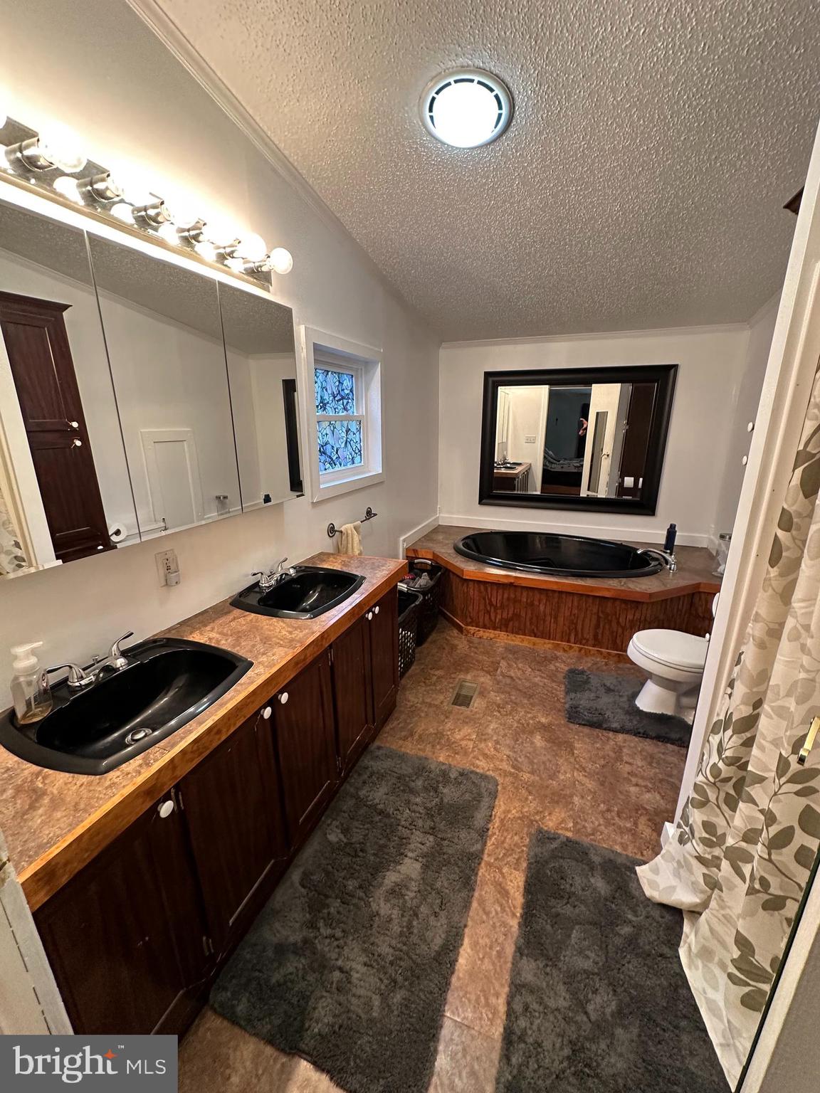 8245 Orchard Road Thomasville, PA 17364 - Photo 12 of 33 Owners suite