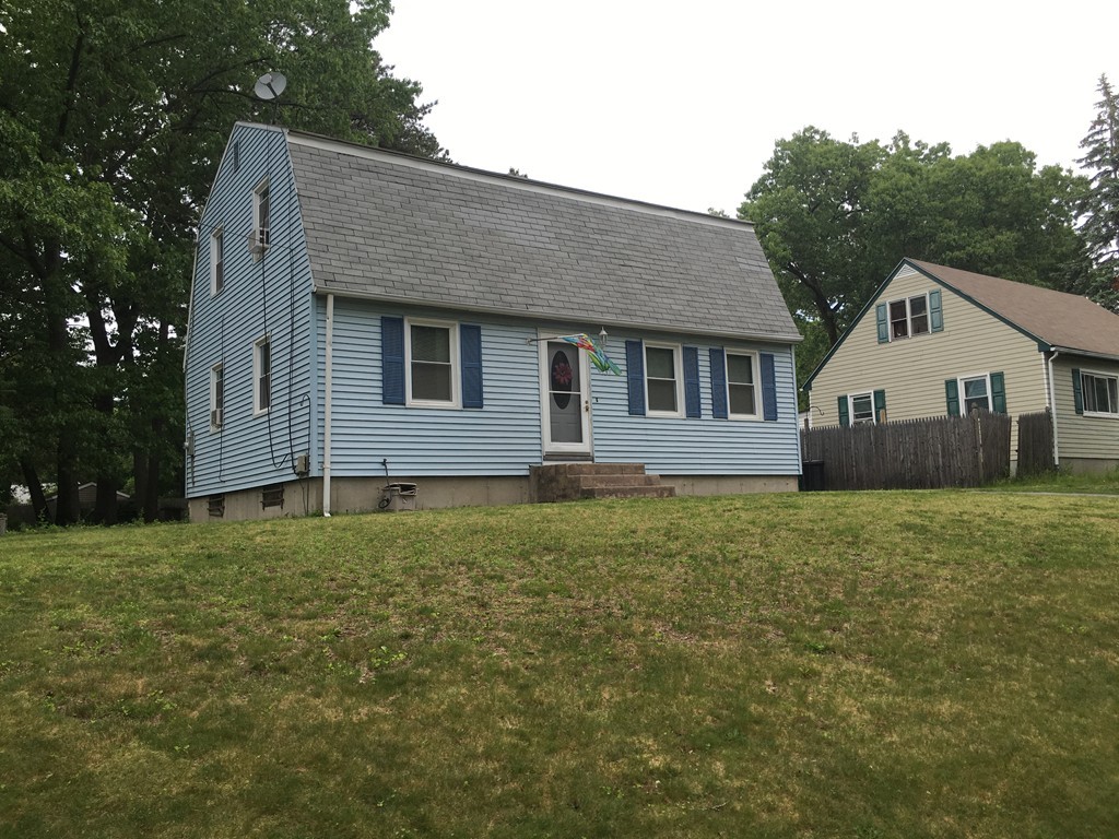 131 Undine Circle Springfield, MA 01109 - Photo 1 of 14 Gallery Image 1
