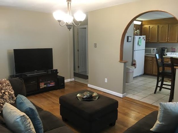 131 Undine Circle Springfield, MA 01109 - Photo 3 of 14 Gallery Image 3