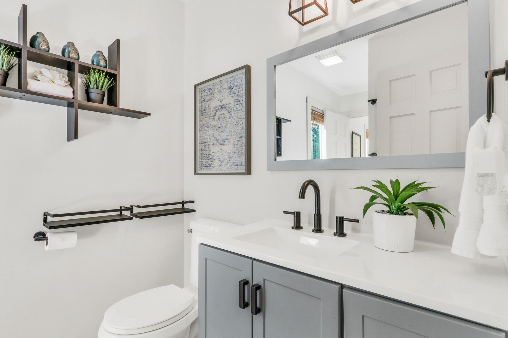 334 Concord Square Gurnee, IL 60031 - Photo 14 of 43 a bathroom with a sink a mirror and vanity