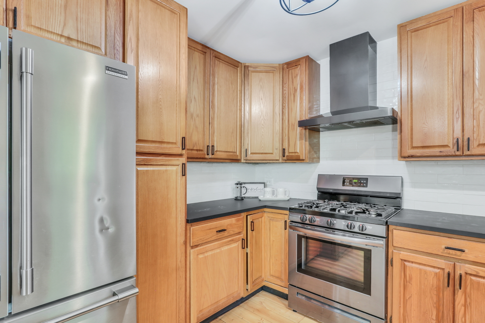 334 Concord Square Gurnee, IL 60031 - Photo 19 of 43 a kitchen with stainless steel appliances granite countertop a refrigerator and a stove top oven