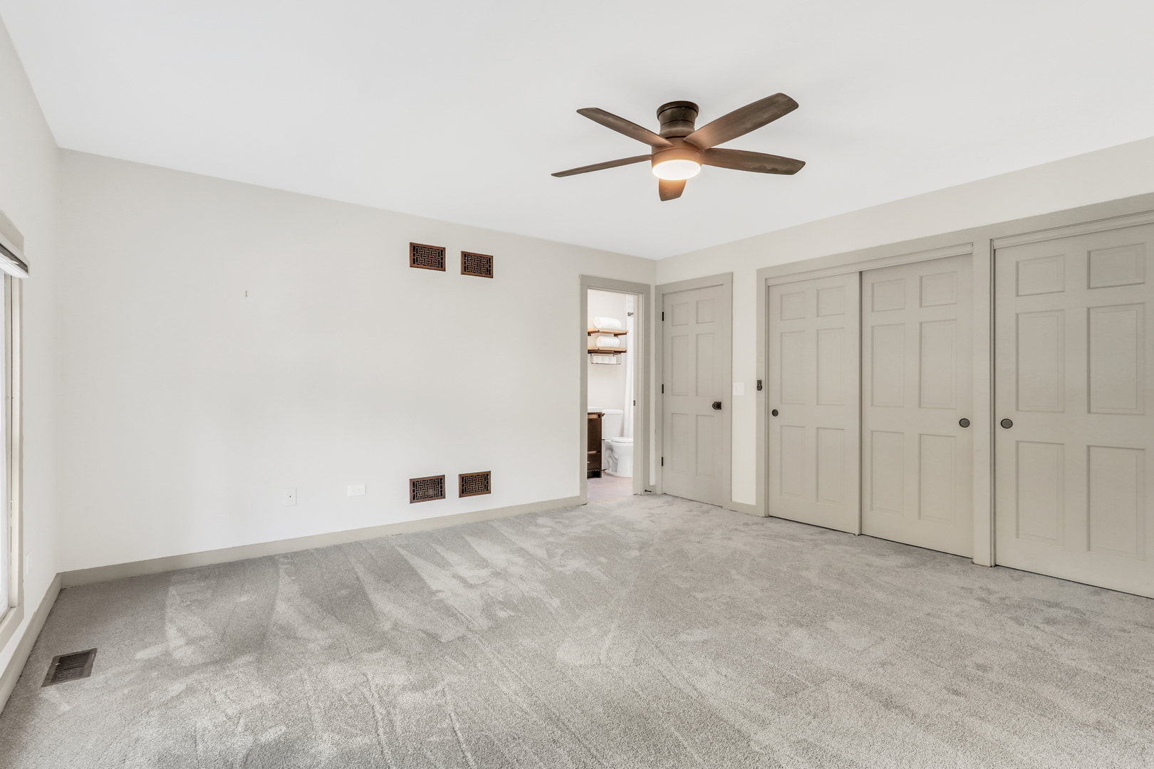 334 Concord Square Gurnee, IL 60031 - Photo 25 of 43 a view of empty room with ceiling fan