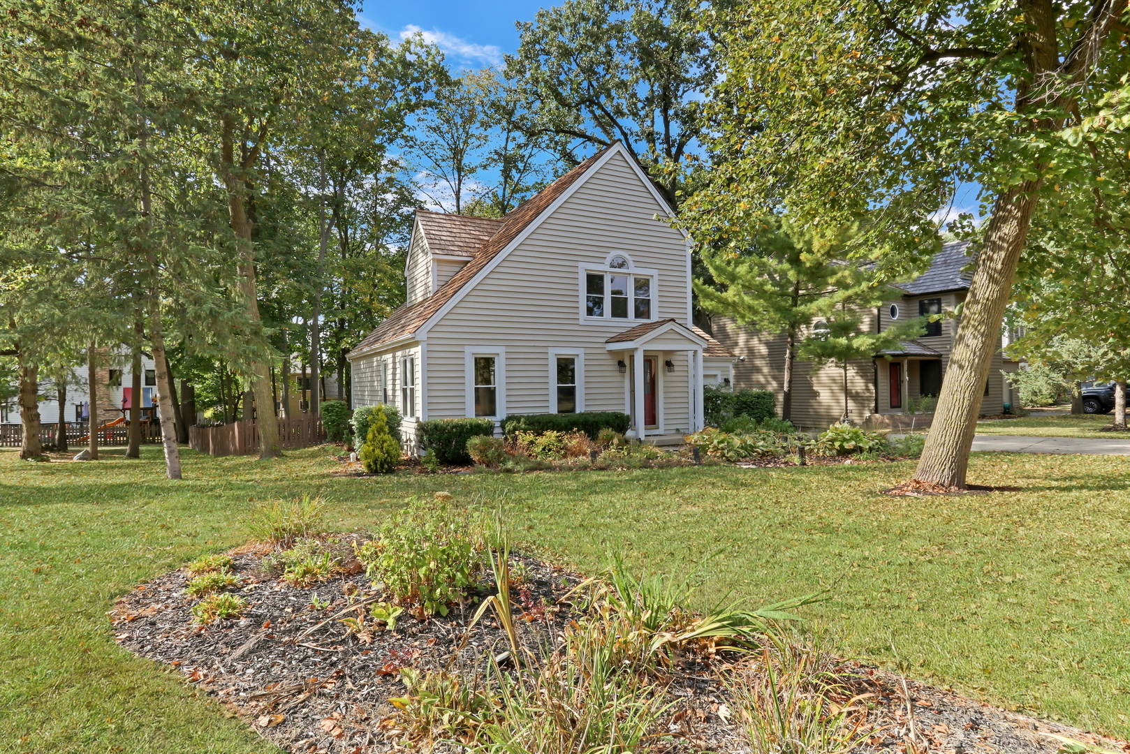 334 Concord Square Gurnee, IL 60031 - Photo 35 of 43 a view of a house with a yard