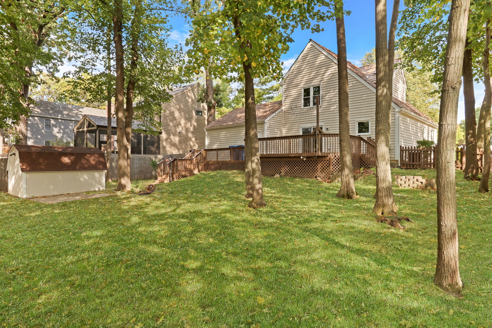 334 Concord Square Gurnee, IL 60031 - Photo 36 of 43 a backyard of a house with lots of green space