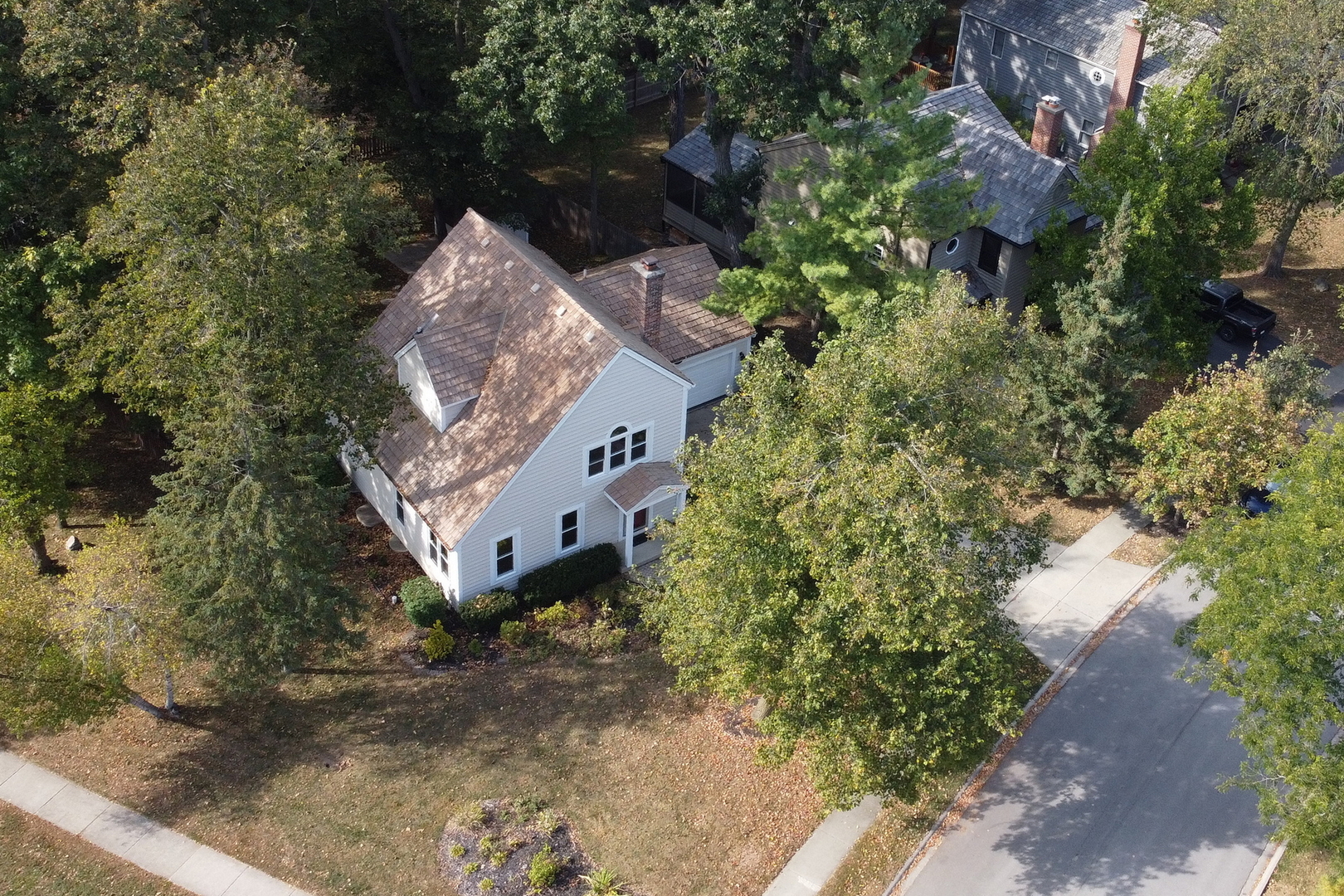 334 Concord Square Gurnee, IL 60031 - Photo 39 of 43 an aerial view of a house with a yard and large tree