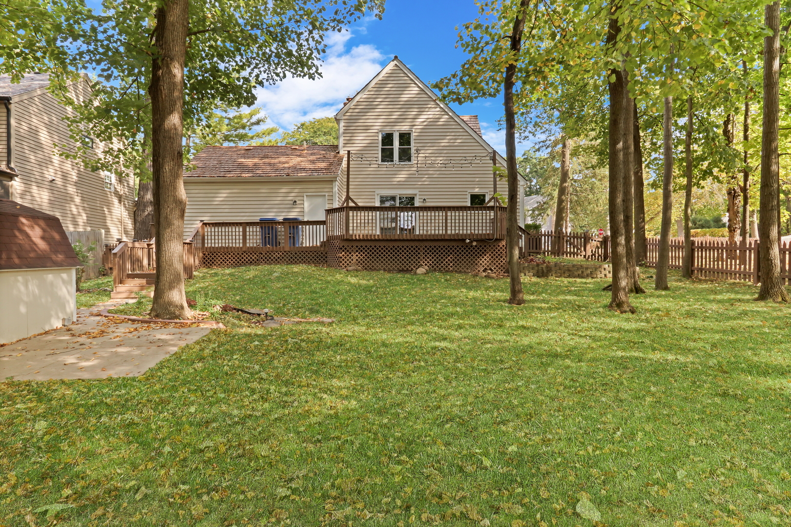 334 Concord Square Gurnee, IL 60031 - Photo 4 of 43 a view of a house with a yard