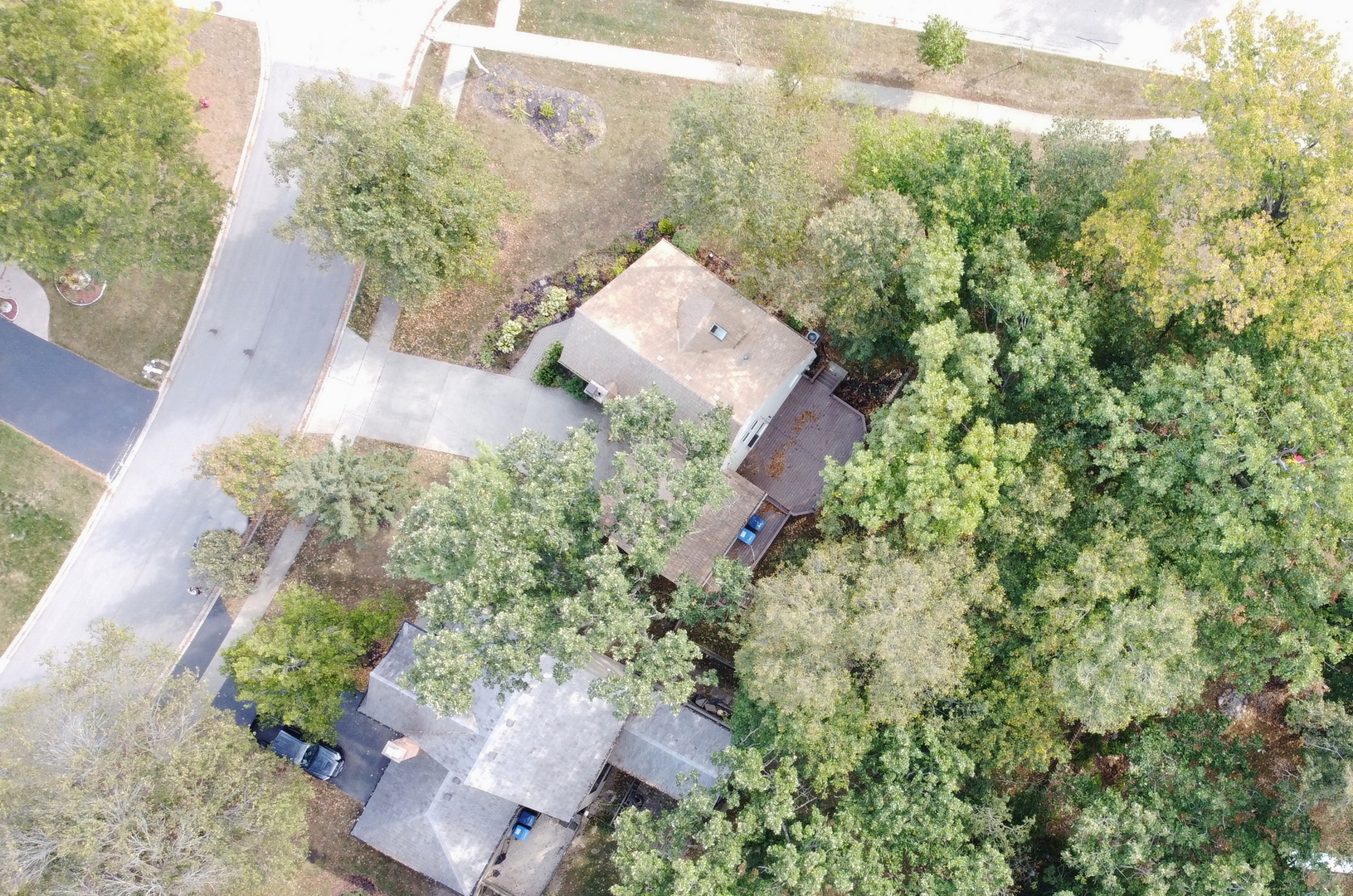 334 Concord Square Gurnee, IL 60031 - Photo 41 of 43 an aerial view of a house with a yard and a large tree