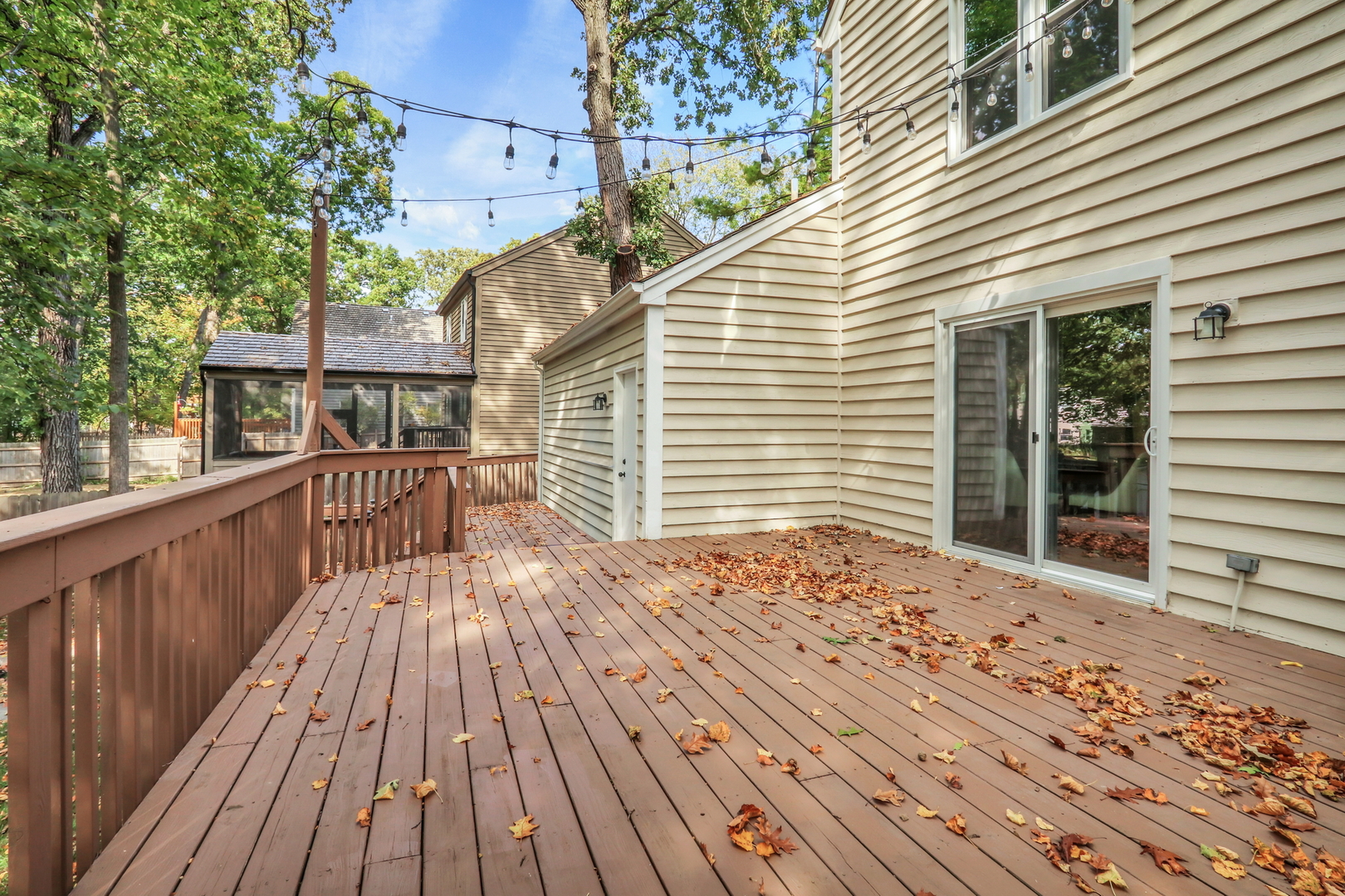 334 Concord Square Gurnee, IL 60031 - Photo 5 of 43 a view of backyard with a deck